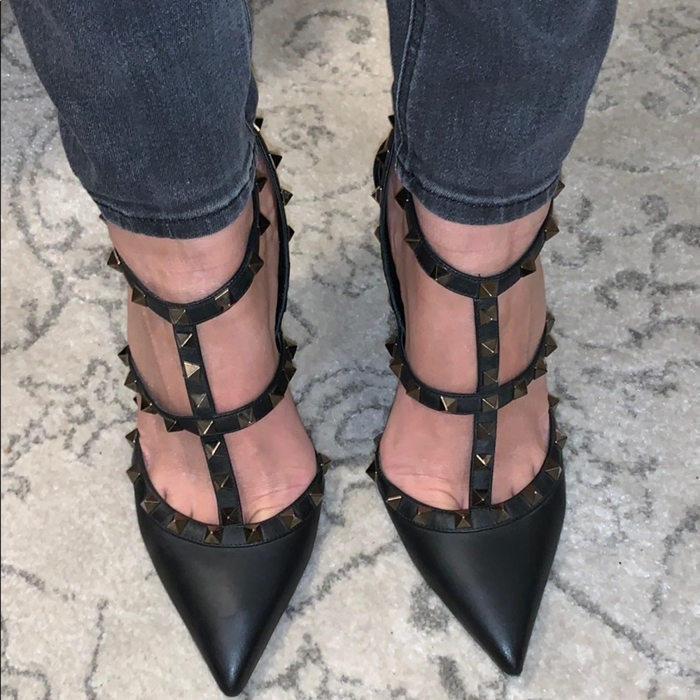 Valentino - Noir Rockstud T-Strap Pump